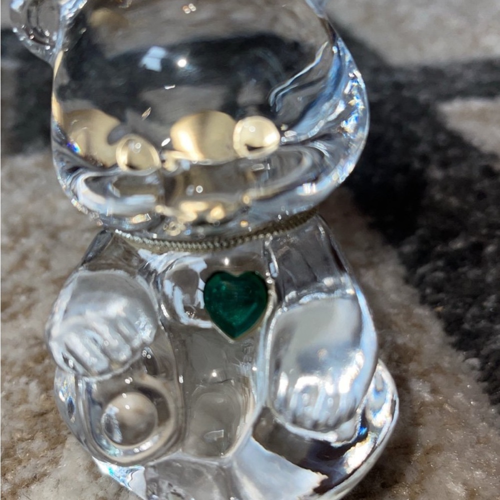 Vintage may birthstone glass Fenton bear 4 1/2in tall. Very good condition